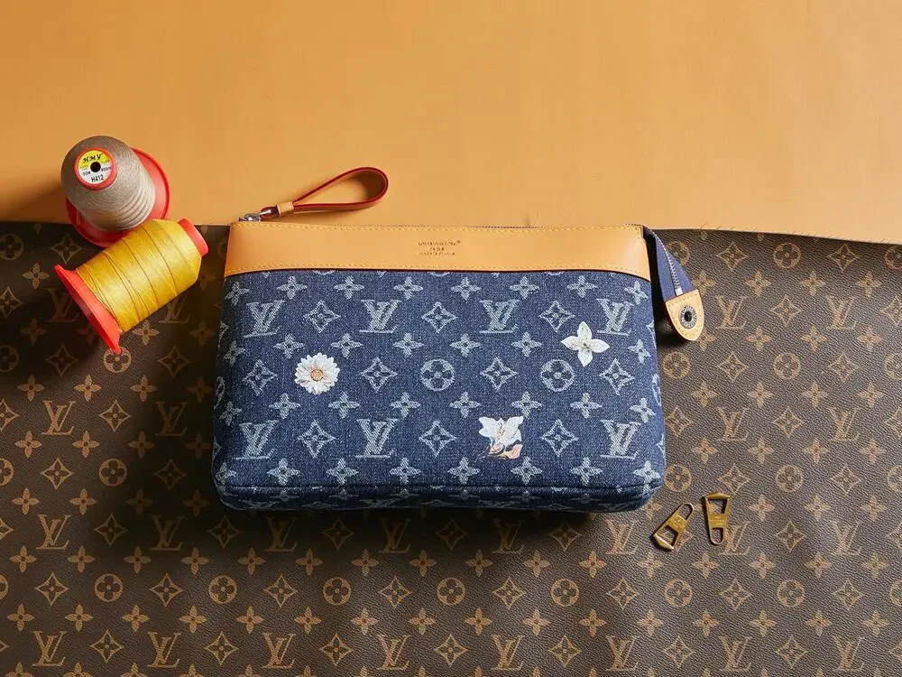 Louis Vuitton Pochette Voyage Souple
